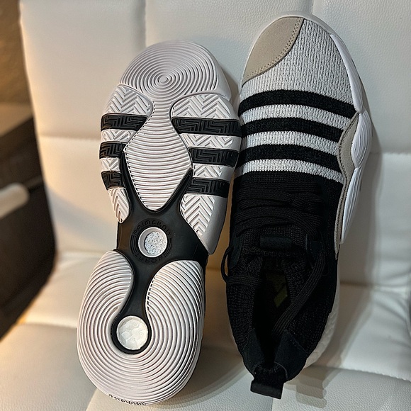 Adidas Trae Young 2.0 Super Villain ! Brand New ! 2022 - Picture 5 of 6